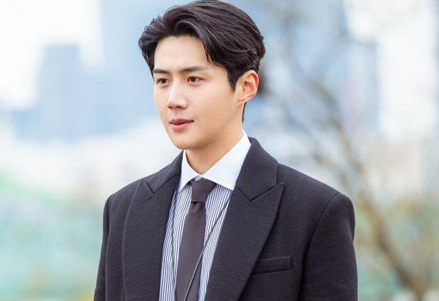 Ép tình cũ phá thai, Kim Seon Ho có ngay bồ mới giàu có? Ep tinh cu pha thai, Kim Seon Ho co ngay bo moi giau co?