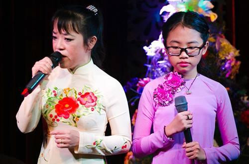 Phương Mỹ Chi cúng 49 ngày cô Út - ca sĩ Phương Quế Như - Hình 5 Phuong My Chi cung 49 ngay co Ut - ca si Phuong Que Nhu-Hinh-5