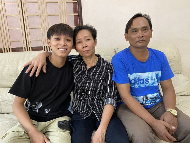 Người thân tiết lộ Phi Nhung quan tâm khi bố Hồ Văn Cường nhiễm COVID-19 - Hình 2 Nguoi than tiet lo Phi Nhung quan tam khi bo Ho Van Cuong nhiem COVID-19-Hinh-2