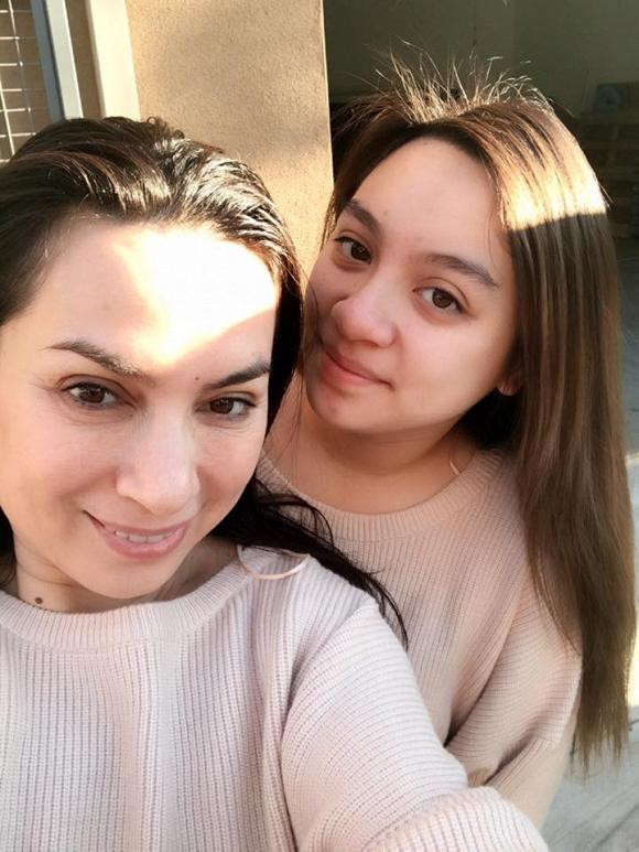 Con gái đưa tro cốt Phi Nhung về VN trước khi rải xuống biển - Hình 2 Con gai dua tro cot Phi Nhung ve VN truoc khi rai xuong bien-Hinh-2