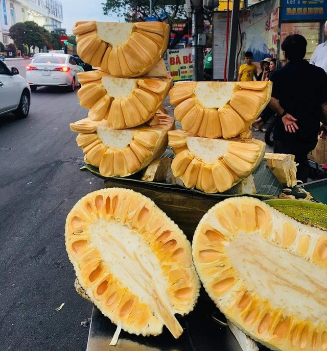 Mít Thái tại vườn rớt giá thê thảm chỉ còn 2.000 đồng/kg - Hình 2 Mit Thai tai vuon rot gia the tham chi con 2.000 dong/kg-Hinh-2