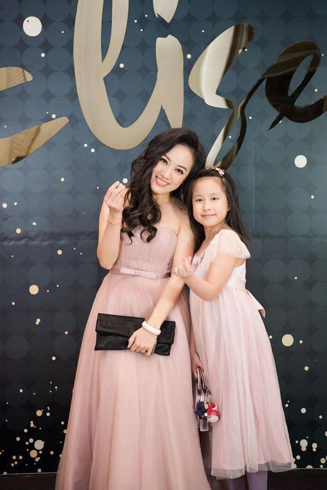 BTV Hoài Anh bức xúc kể về lần con gái bị phạt nặng khi học lớp 1 - Hình 2 BTV Hoai Anh buc xuc ke ve lan con gai bi phat nang khi hoc lop 1-Hinh-2