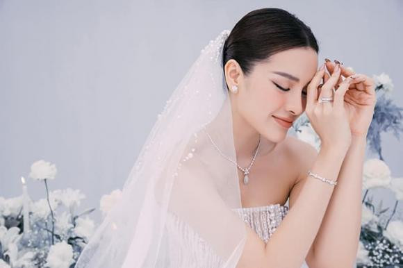 Phương Trinh Jolie: '1 tháng tôi kiếm chục tỷ, tiêu chí đàn ông 100 triệu' - Hình 2 Phuong Trinh Jolie: '1 thang toi kiem chuc ty, tieu chi dan ong 100 trieu'-Hinh-2