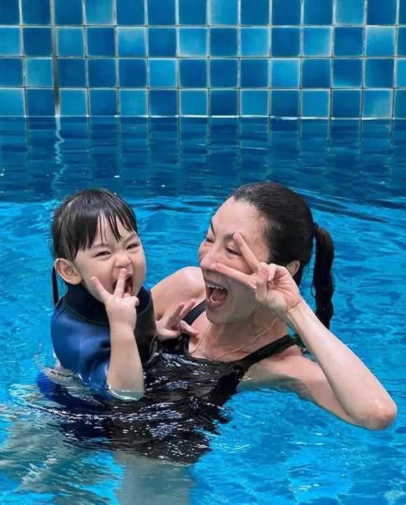 Dương Tử Quỳnh: Cuộc sống thăng hoa dù đính hôn 17 năm không đám cưới - Hình 11 Duong Tu Quynh: Cuoc song thang hoa du dinh hon 17 nam khong dam cuoi-Hinh-11