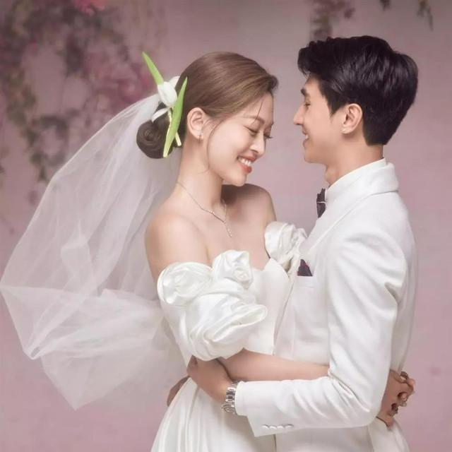 Một nghệ sĩ quên thiệp khi ăn cưới Bình An - Phương Nga - Hình 4 Mot nghe si quen thiep khi an cuoi Binh An - Phuong Nga-Hinh-4