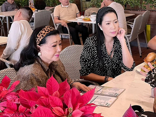 Nghệ sĩ Thương Tín được tặng xe sang, lái xe về quê dưỡng bệnh - Hình 2 Nghe si Thuong Tin duoc tang xe sang, lai xe ve que duong benh-Hinh-2