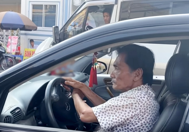 Nghệ sĩ Thương Tín cho thuê xe được tặng lấy tiền chi tiêu Nghe si Thuong Tin cho thue xe duoc tang lay tien chi tieu