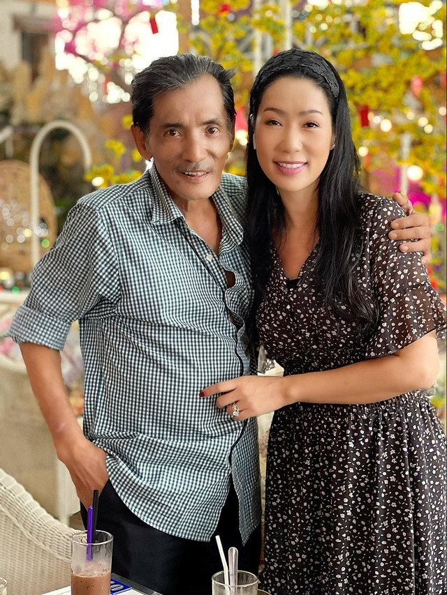 Nghệ sĩ Thương Tín cho thuê xe được tặng lấy tiền chi tiêu - Hình 2 Nghe si Thuong Tin cho thue xe duoc tang lay tien chi tieu-Hinh-2