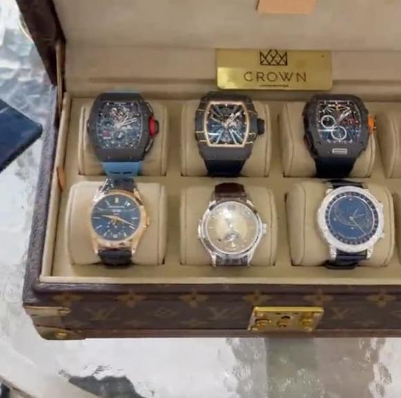 Chồng cũ Lệ Quyên khoe đồng hồ kim cương mới, thế giới có 7 chiếc - Hình 5 Chong cu Le Quyen khoe dong ho kim cuong moi, the gioi co 7 chiec-Hinh-5
