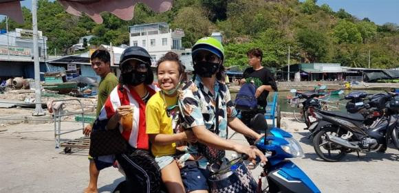 Vợ chồng Việt Hương gây tranh cãi vì vi phạm luật giao thông Vo chong Viet Huong gay tranh cai vi vi pham luat giao thong