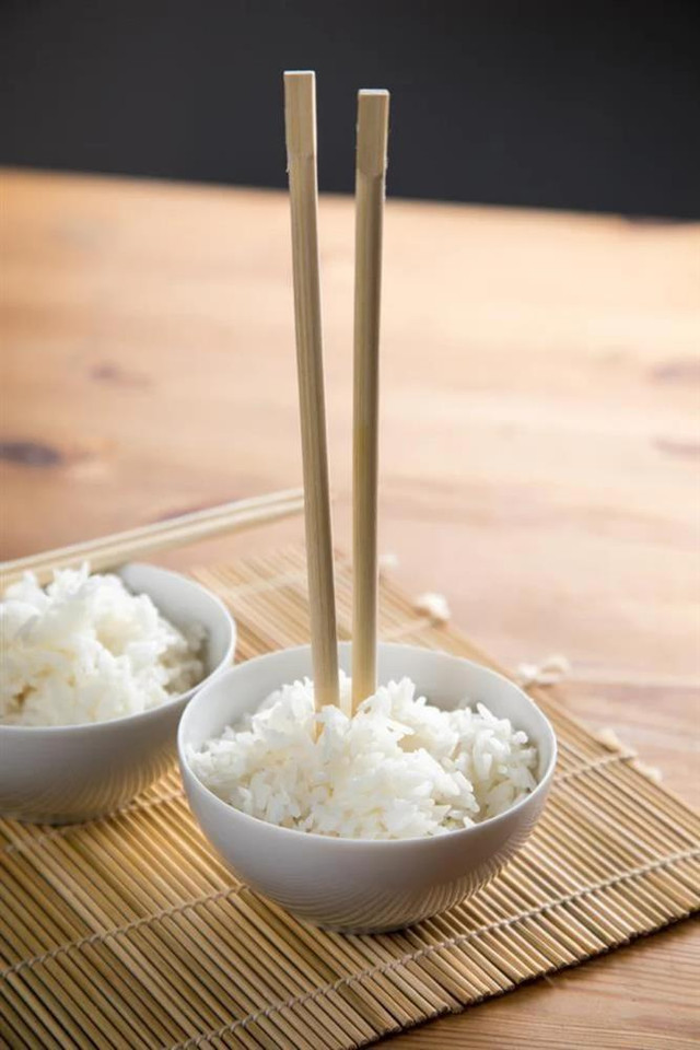 Vì sao cổ nhân luôn kiêng xới cơm 1 lần? - Hình 3 Vi sao co nhan luon kieng xoi com 1 lan?-Hinh-3