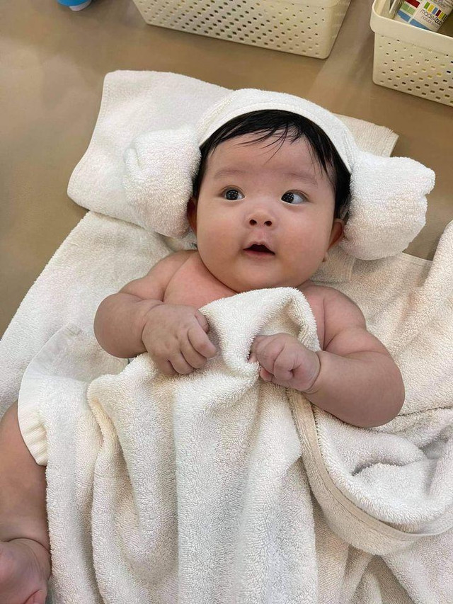 Trương Mỹ Nhân công khai con gái 2 tuổi, ai nấy ngỡ ngàng - Hình 6 Truong My Nhan cong khai con gai 2 tuoi, ai nay ngo ngang-Hinh-6