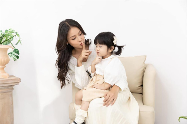 Trương Mỹ Nhân công khai con gái 2 tuổi, ai nấy ngỡ ngàng - Hình 4 Truong My Nhan cong khai con gai 2 tuoi, ai nay ngo ngang-Hinh-4