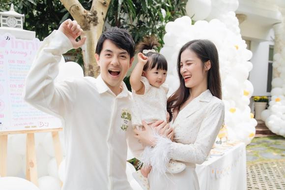 Là nghệ sĩ nổi tiếng, dàn sao Việt này vẫn bị con chiếm spotlight - Hình 5 La nghe si noi tieng, dan sao Viet nay van bi con chiem spotlight-Hinh-5