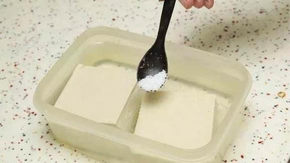Đậu phụ sẽ chua sau một ngày, đây là 'mẹo nhỏ' để giữ tươi - Hình 2 Dau phu se chua sau mot ngay, day la 'meo nho' de giu tuoi-Hinh-2