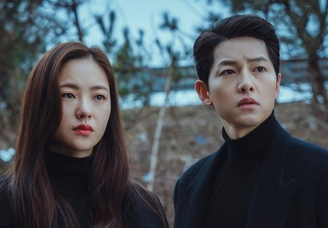 4 mối tình không công khai của Song Joong Ki trước khi cưới lần hai - Hình 6 4 moi tinh khong cong khai cua Song Joong Ki truoc khi cuoi lan hai-Hinh-6