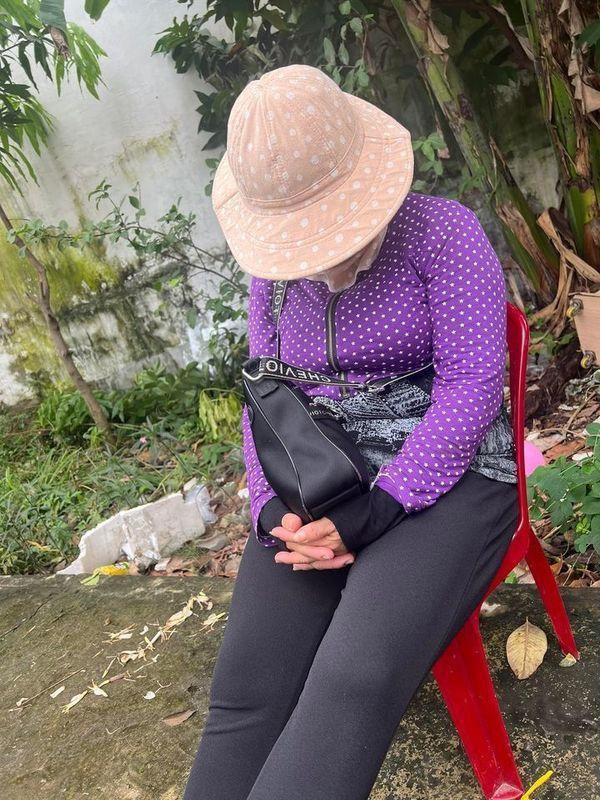Mẹ Lê Dương Bảo Lâm bị nhầm là bà bán vé số - Hình 8 Me Le Duong Bao Lam bi nham la ba ban ve so-Hinh-8