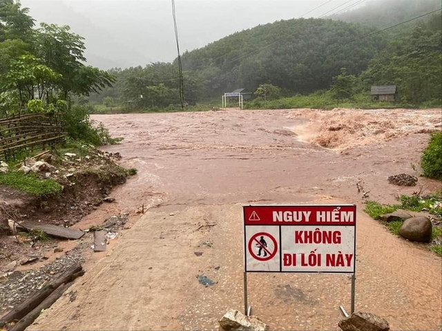 Hoàn lưu của áp thấp nhiệt đới gây mưa lớn khắp miền Trung - Hình 3 Hoan luu cua ap thap nhiet doi gay mua lon khap mien Trung-Hinh-3