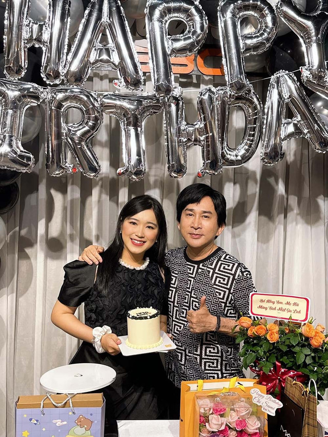 Kim Tử Long hiếm hoi hội ngộ vợ cũ là em gái Hồng Sơn - Hình 2 Kim Tu Long hiem hoi hoi ngo vo cu la em gai Hong Son-Hinh-2