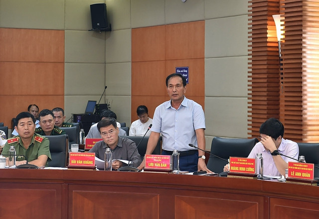 Phó Thủ tướng Trần Lưu Quang họp với 3 địa phương về tình hình sản xuất kinh doanh, chống buôn lậu - Hình 3 Pho Thu tuong Tran Luu Quang hop voi 3 dia phuong ve tinh hinh san xuat kinh doanh, chong buon lau-Hinh-3