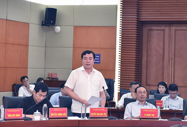 Phó Thủ tướng Trần Lưu Quang họp với 3 địa phương về tình hình sản xuất kinh doanh, chống buôn lậu - Hình 4 Pho Thu tuong Tran Luu Quang hop voi 3 dia phuong ve tinh hinh san xuat kinh doanh, chong buon lau-Hinh-4