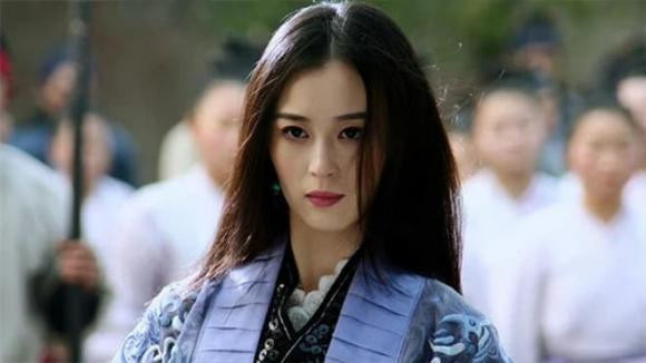 Mỹ nhân được khen "đẹp hơn Lưu Diệc Phi": Tuổi 40, khuôn mặt biến dạng - Hình 2 My nhan duoc khen