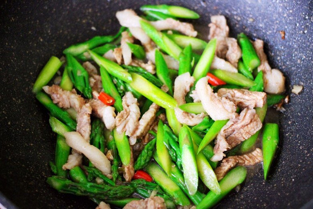 Loại rau mệnh danh "rau hoàng đế", 150.000 đồng/kg, ăn cực bổ - Hình 8 Loai rau menh danh
