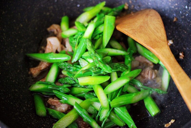 Loại rau mệnh danh "rau hoàng đế", 150.000 đồng/kg, ăn cực bổ - Hình 6 Loai rau menh danh