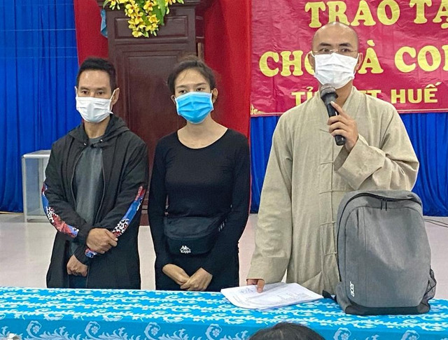 Trang Trần quát mắng anti-fan soi mói Lý Hải, Thủy Tiên từ thiện Trang Tran quat mang anti-fan soi moi Ly Hai, Thuy Tien tu thien