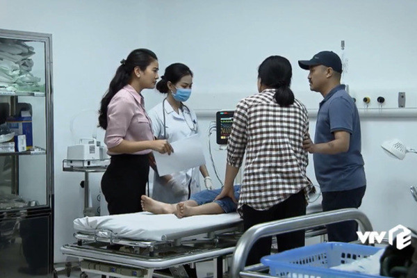 Thúy Hằng lên tiếng khi "Lửa ấm" vừa lên sóng đã "no gạch đá" Thuy Hang len tieng khi