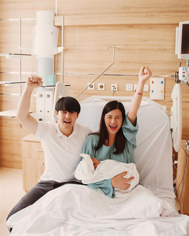 Con gái Đông Nhi - Ông Cao Thắng lộ diện đáng yêu hết nấc Con gai Dong Nhi - Ong Cao Thang lo dien dang yeu het nac