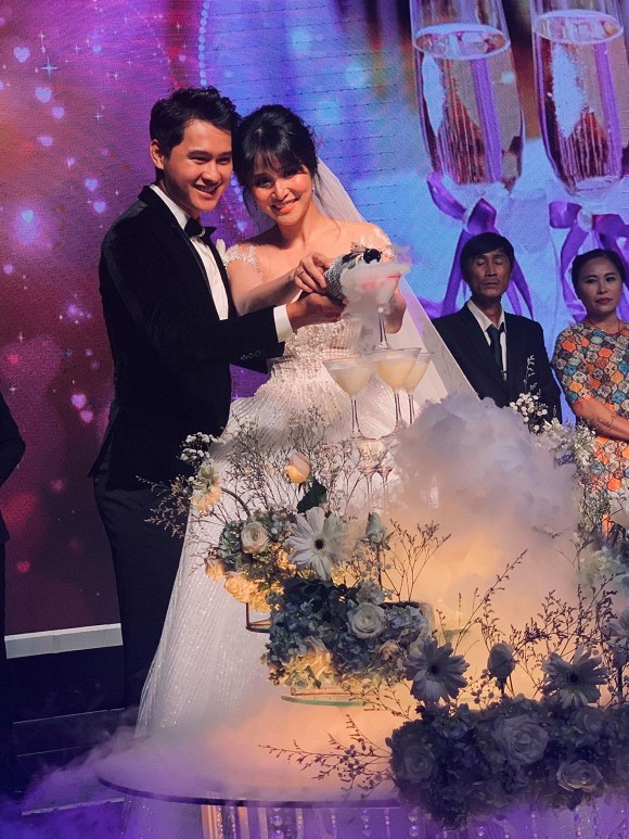 Vợ cũ Phan Thanh Bình cưới chồng kém 9 tuổi siêu điển trai - Hình 4 Vo cu Phan Thanh Binh cuoi chong kem 9 tuoi sieu dien trai-Hinh-4