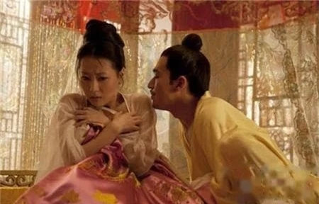 Sự thật về người đầu tiên 'động phòng' với hoàng đế xưa Su that ve nguoi dau tien 'dong phong' voi hoang de xua