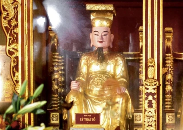 Vị vua có nhiều hoàng hậu nhất sử Việt: Lòng bàn tay có 4 chữ đỏ - Hình 3 Vi vua co nhieu hoang hau nhat su Viet: Long ban tay co 4 chu do-Hinh-3
