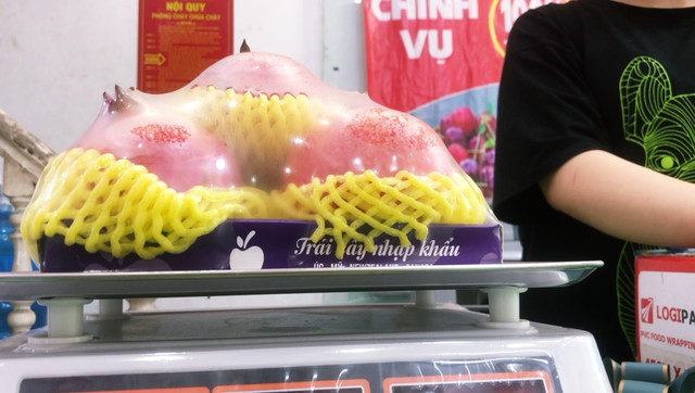 "Đội lốt" hoa quả ngoại: Siêu lợi nhuận và nguy cơ thất thu thuế - Hình 4 “Đội lốt” hoa quả ngoại: Siêu lợi nhuận và nguy cơ thất thu thuế ảnh 4
