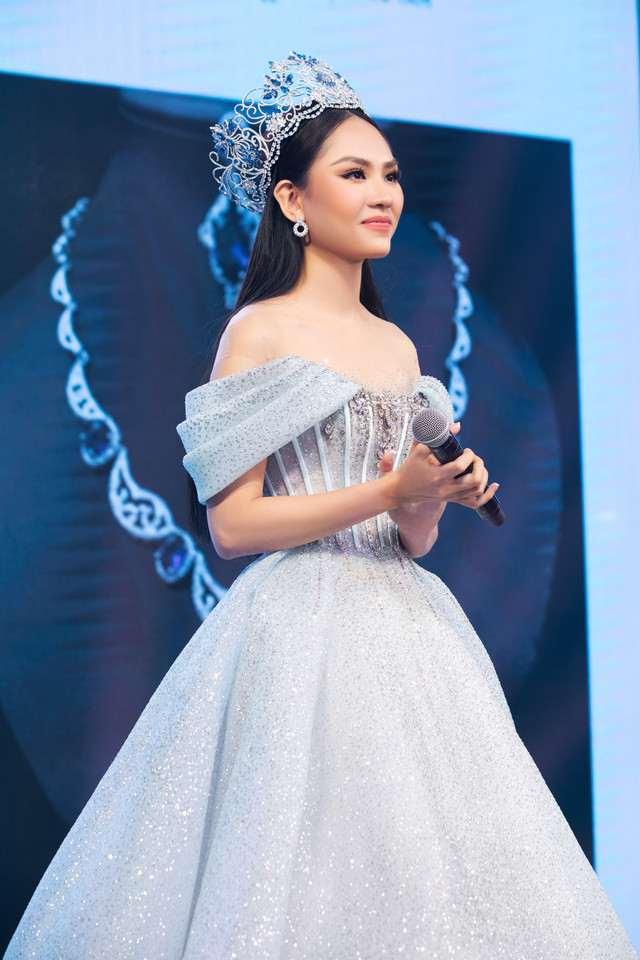 Ồn ào chuyện Hoa hậu Mai Phương bán vương miện 3 tỷ - Hình 2 On ao chuyen Hoa hau Mai Phuong ban vuong mien 3 ty-Hinh-2