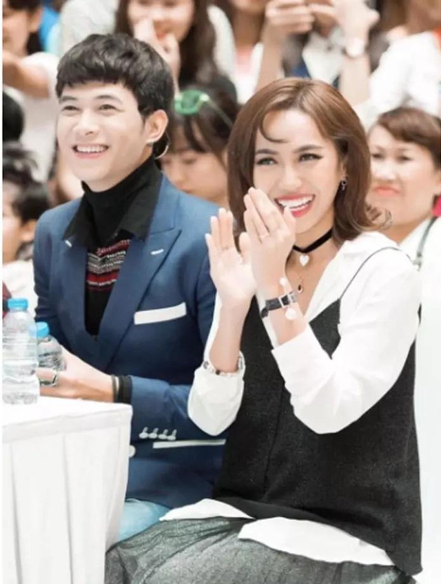 Lộ thiệp cưới Diệu Nhi - Anh Tú: Chú rể đội khăn voan cực hài - Hình 5 Lo thiep cuoi Dieu Nhi - Anh Tu: Chu re doi khan voan cuc hai-Hinh-5