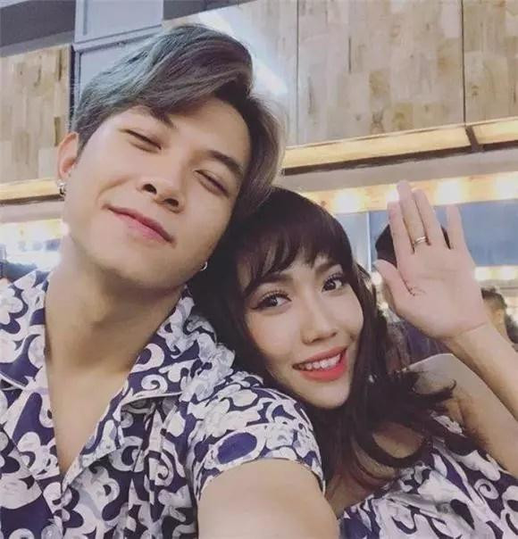 Lộ thiệp cưới Diệu Nhi - Anh Tú: Chú rể đội khăn voan cực hài Lo thiep cuoi Dieu Nhi - Anh Tu: Chu re doi khan voan cuc hai
