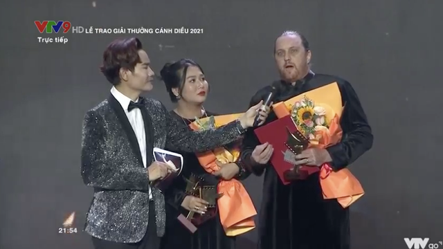 Thanh Sơn - Khả Ngân dắt tay nhau đoạt giải Cánh diều - Hình 5 Thanh Son - Kha Ngan dat tay nhau doat giai Canh dieu-Hinh-5