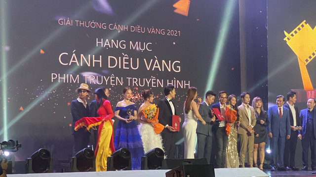 Thanh Sơn - Khả Ngân dắt tay nhau đoạt giải Cánh diều - Hình 3 Thanh Son - Kha Ngan dat tay nhau doat giai Canh dieu-Hinh-3