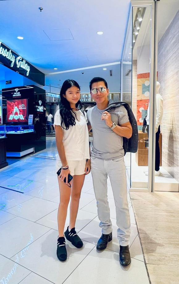 Con gái Trương Ngọc Ánh cao bằng bố, đôi chân như siêu mẫu - Hình 5 Con gai Truong Ngoc Anh cao bang bo, doi chan nhu sieu mau-Hinh-5