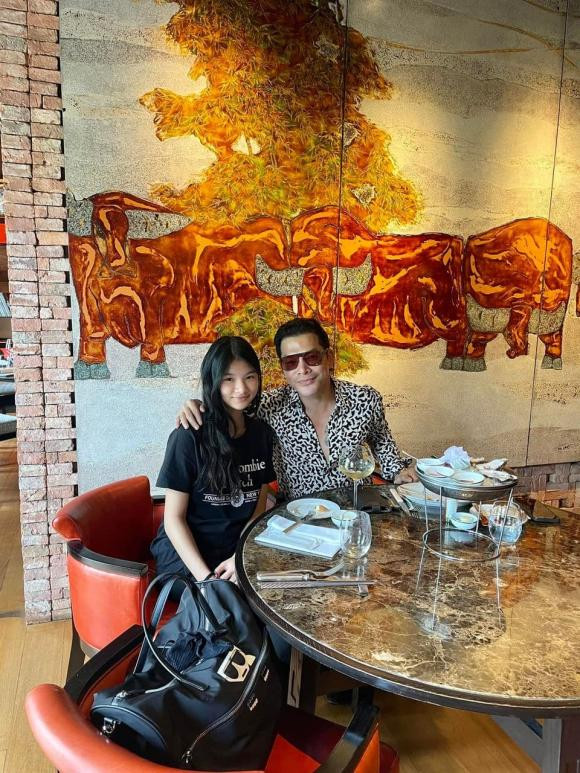 Con gái Trương Ngọc Ánh cao bằng bố, đôi chân như siêu mẫu - Hình 6 Con gai Truong Ngoc Anh cao bang bo, doi chan nhu sieu mau-Hinh-6