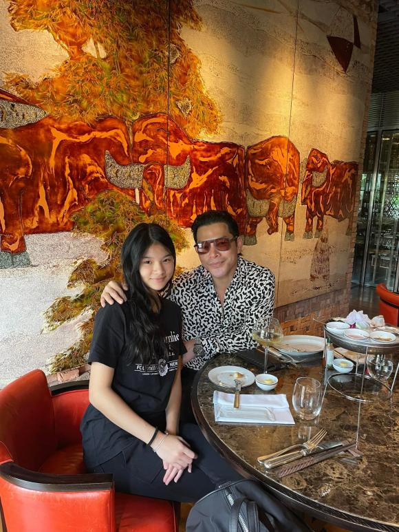 Con gái Trương Ngọc Ánh cao bằng bố, đôi chân như siêu mẫu - Hình 7 Con gai Truong Ngoc Anh cao bang bo, doi chan nhu sieu mau-Hinh-7