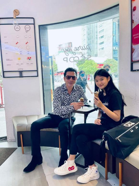 Con gái Trương Ngọc Ánh cao bằng bố, đôi chân như siêu mẫu - Hình 8 Con gai Truong Ngoc Anh cao bang bo, doi chan nhu sieu mau-Hinh-8