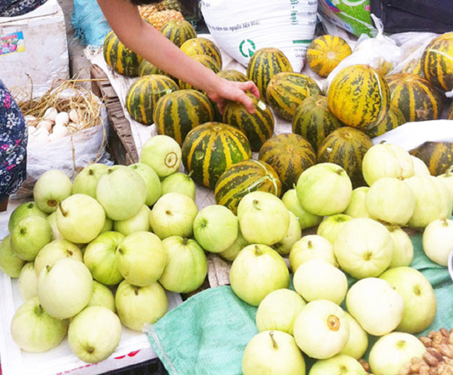 2 loại quả không lo “ngậm” thuốc trừ sâu, bán đầy ở chợ 2 loai qua khong lo “ngam” thuoc tru sau, ban day o cho