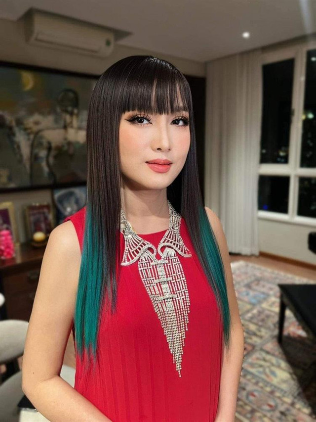 Hiền Mai suýt bị huỷ nhan sắc vì tai nạn, U60 đẹp mặn mà - Hình 4 Hien Mai suyt bi huy nhan sac vi tai nan, U60 dep man ma-Hinh-4