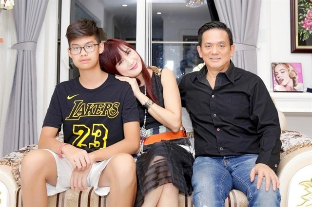 Hiền Mai suýt bị huỷ nhan sắc vì tai nạn, U60 đẹp mặn mà - Hình 3 Hien Mai suyt bi huy nhan sac vi tai nan, U60 dep man ma-Hinh-3