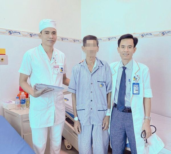 Tự tiêm thuốc giảm đau, người đàn ông sốc phản vệ suýt tử vong Tu tiem thuoc giam dau, nguoi dan ong soc phan ve suyt tu vong