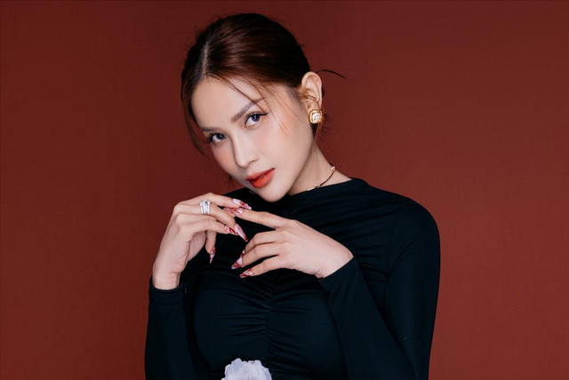Cuộc sống khác nhau của 3 “kiều nữ làng hài” Vbiz - Hình 5 Cuoc song khac nhau cua 3 “kieu nu lang hai” Vbiz-Hinh-5