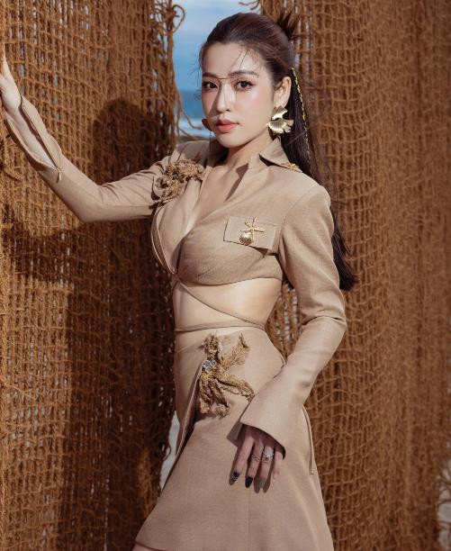 Cuộc sống khác nhau của 3 “kiều nữ làng hài” Vbiz - Hình 8 Cuoc song khac nhau cua 3 “kieu nu lang hai” Vbiz-Hinh-8